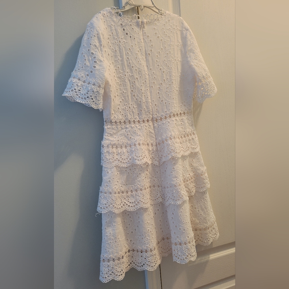 Chic White Lace Tiered Dress - Picture 3 of 4